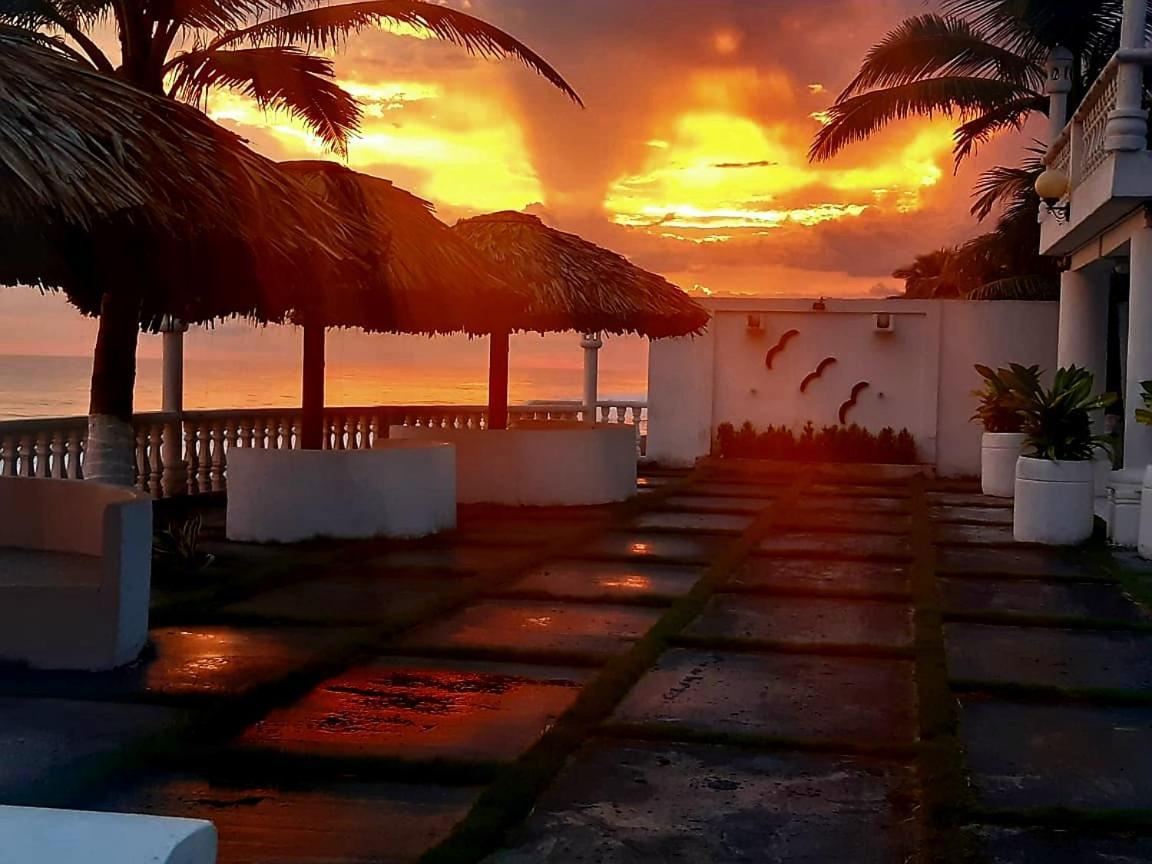 Hotel La Casona Beach El Guayabo Exterior photo